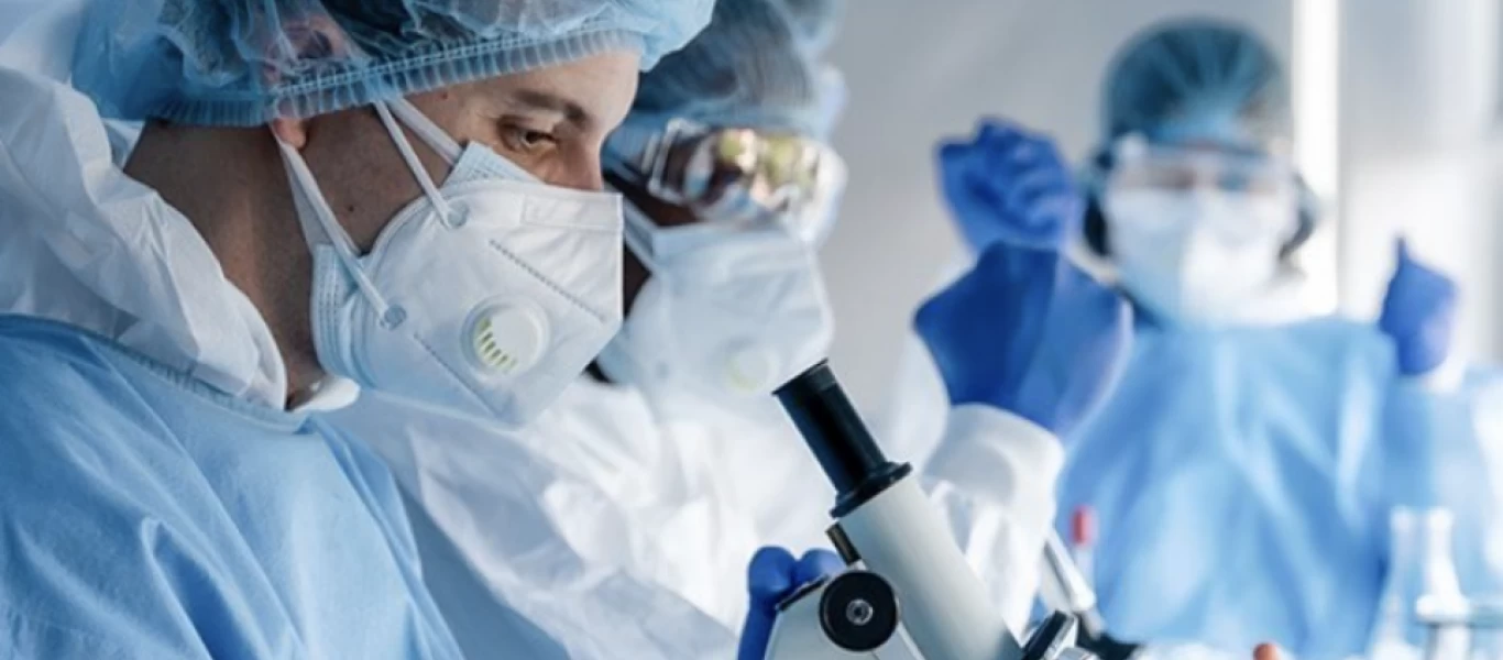 Πρόεδρος ΕΟΔΥ: «Υπομονή λίγες εβδομάδες για τις μάσκες σε εξωτερικούς χώρους- Προνόμια για τους εμβολιασμένους»